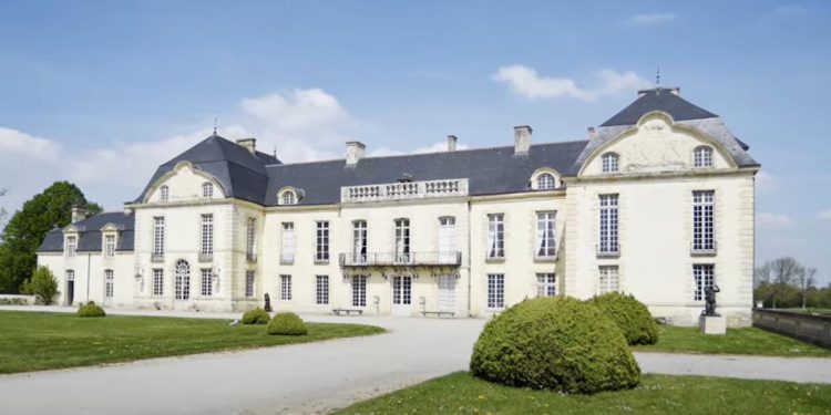En normandie, un château du xviiie siècle détruit «aux deux niveles» par un tumba incendente