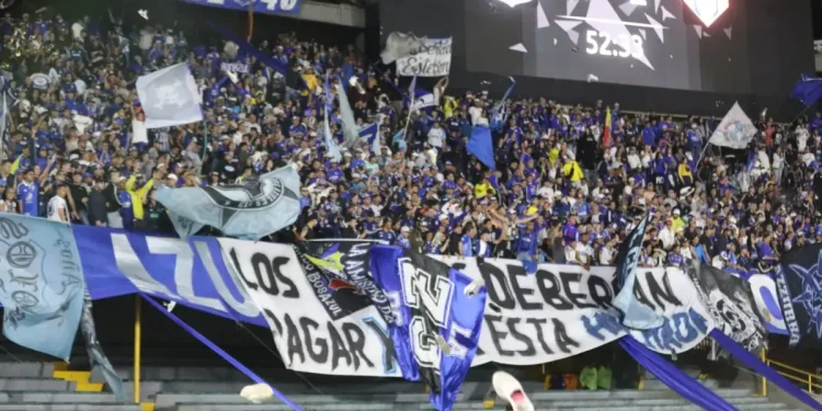 ¿Quién Manda A Quién? Hinchas Ponen y Quitan Técnicos y Manipulan A Clubes (opinión)