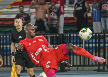OTRA VEZ LA VILENCIA: Hinchas del América Agredieron Al Médico de Envigado y en la Tribuna Progonizaron Brutal Pelea