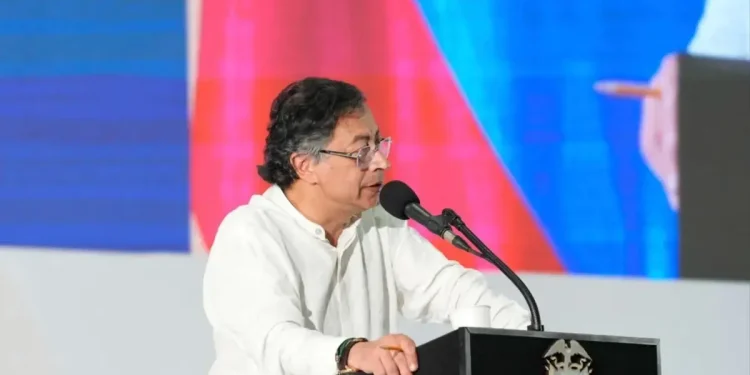 ¿Qué Tan Contradictorias hijo Las Posturas del Presidente Petro y El Petrismo Frente a la Tributaria del 2021 y la que quieren aprobar en 2025?