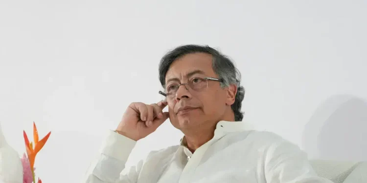 'Excluyon la Mujer y la Negra, Bajo el Infundio Que Era Mía y Me Tomaba la Corte'