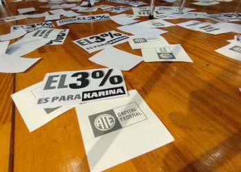 Trabajadores de Ate Irrumpieron en la Direcció Electoral y Volantearon El 3% para Karina