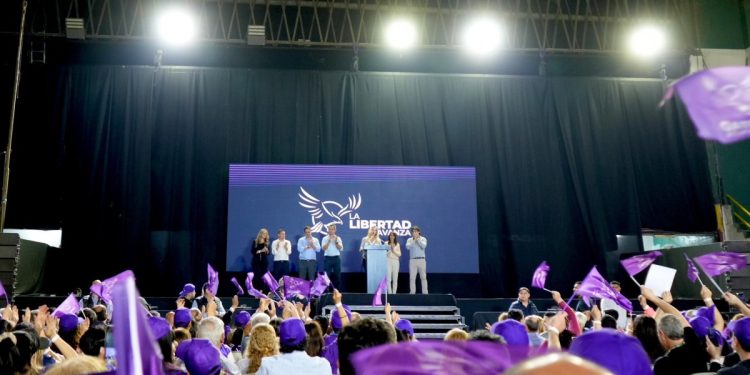 EN MEDIO DE ESCÁNDALO DE LAS COIMAS, KARINA LANZÓ LA CAMPAÑA NACORAL CON MARTÍN MENEM