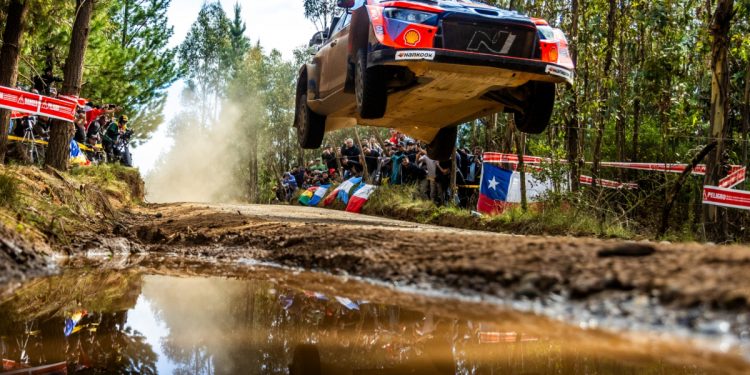 Fourmaux Sorprende y Lidera el Primer Día del Rally de Chile