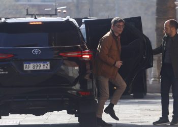 Ante el Fracaso de Menem y Catalán El Sector de Santiago Caputo Pide Cambios