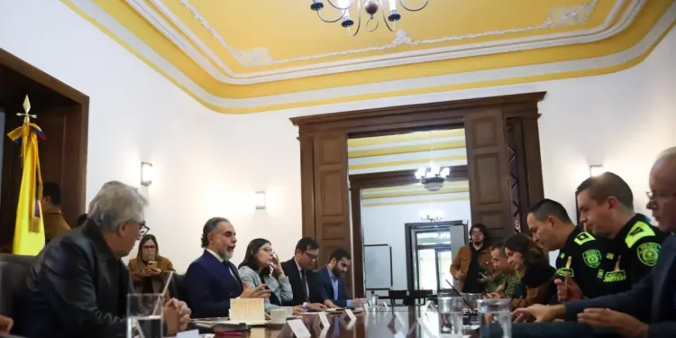 Armando Benedetti y Augusto Rodríguez Aseguran Que No Existen Suficientes Vehículos de Protecció para Cubrir la Contienda Electoral para el 2026