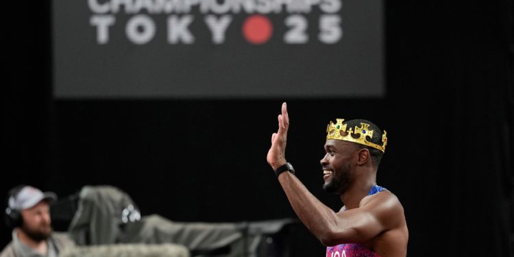 Rai Benjamin 'Gana, Pierde y Gana' el Oro en Unos 400 Vallas con Warholm Fuere del Podio