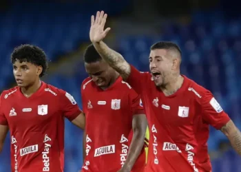 América de Cali respiró y abandonó el Sótano; Bucaramanga es Más Líder Que Nunca