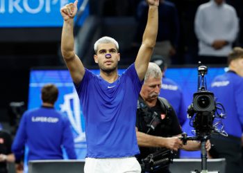 Carlos Alcaraz Empieza la Defensa del Número Uno en Tokio Con Báez