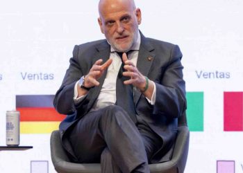 «El aficionado de Estados Unidos También Paga, También sufre, También se Alegra …»