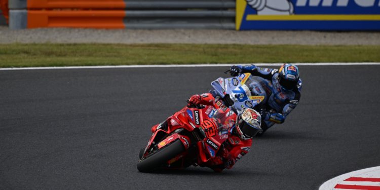 Marc Márquez sufre Pero pasa y álex irá a la repesca