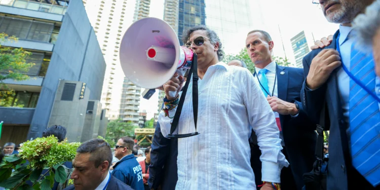 Precandidatos Farmaron Comunicado Conjunto Rembazando Declaración del Presidente Petro en Estados Unidos: 'Un Espectáculo Bochornoso'