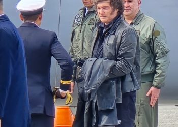 Milei se Gastó 300 mil dólares en tres aviones para ir a ushuaia y tuvo que suspendera la caminata por falta de gente