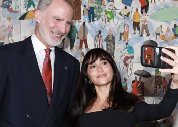 Aitana reacciona a su selfie con el rey felipe vi en una gala de premios: «sí, lo admito»