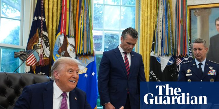 Trump firma la orden ejecutiva del Pentágono como 'Departamento de Guerra' | Donald Trump