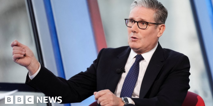 Keir Starmer llama a la política migrante de reforma 'racista' e 'inmoral'