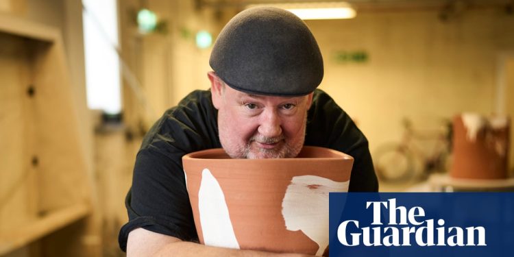 Johnny Vegas al intercambiar la comedia por la cerámica: 'Tienes que tener hambre de ello, y ahora mismo tengo hambre de escultura' | Johnny Vegas