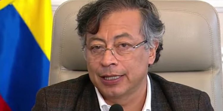 Estados Unidos Revoca la Visa A Gustavo Petro por instar A SOLDADOS ESTADOUNIDENS ASOBEDECER A DONALD Trump | Colombia | Mundo