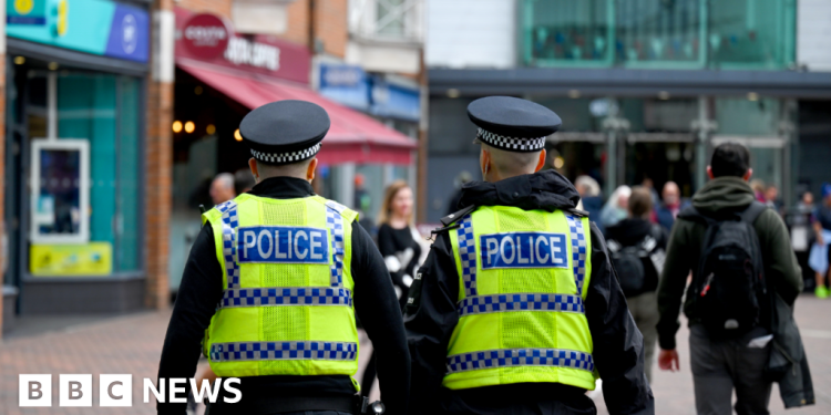 Lib Dems pide escritorios policiales en supermercados y bibliotecas