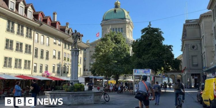 Los votantes suizos aprueban por poco el plan para introducir identificaciones digitales