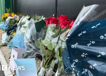 Tributos hechos al ex delantero de Arsenal y Chichester Billy Vigar