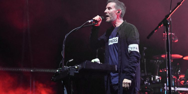 Fâché Contrte le Patron de Spotify Qui Investit Dans L'Armement, Ataque masivo VA Abandoner La PlateForme