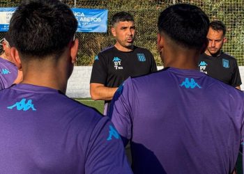 Chaco Martínez, Técnico del Racing Que Jugará La Final vs Barcelona, ​​Con Olé: «Estos Chicos Emocionan y No Son Menos que Nieie» :: Olé