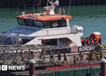 Eritrean Man gana el bloque de la extracción de Francia bajo el acuerdo 'uno en, uno out'