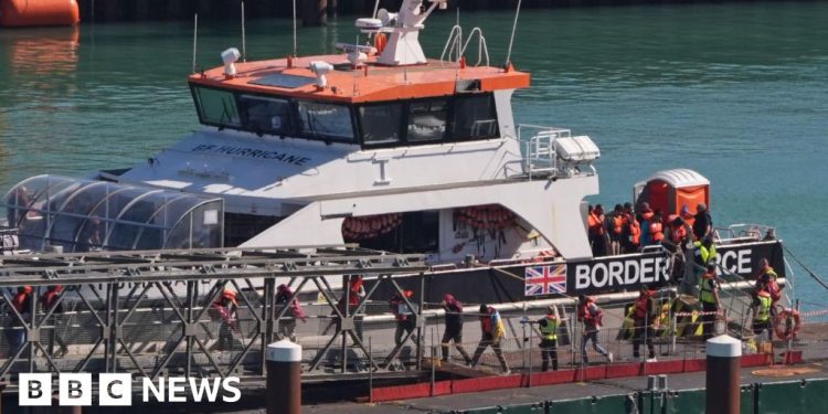 Eritrean Man gana el bloque de la extracción de Francia bajo el acuerdo 'uno en, uno out'