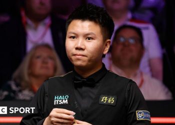 Resultados abiertos en inglés: Zhou Yuelong vence a Mark Selby para establecer Mark Allen Final