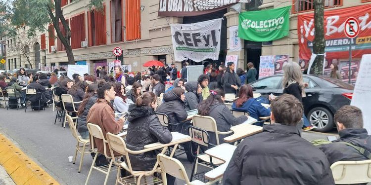 Clases Pública en Conta del Veto A LAS Universidades | Segundo Día de Paro para defensor de Las Casas de Altos Estudios