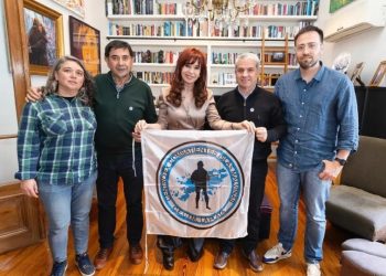 Cristina Kirchner Recibió A Excombatientes de Malvinas en la Previa A Su Viaje A Las Islas | Homenaje en el Cementerio de Darwin