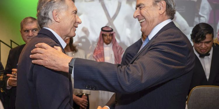 Un saludo educado y no muchas más | Guillermo Francos se Encontró con Mauricio macri en un ágape