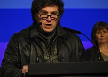 El León, Barranca Abajo en Las Encuestas | La Confianza en El Gobierno Bajó 8 Puntos en un el Útimo mes