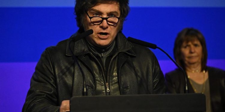 El León, Barranca Abajo en Las Encuestas | La Confianza en El Gobierno Bajó 8 Puntos en un el Útimo mes