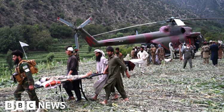 Más de 800 asesinados después de que fuerte terremoto golpea a Afganistán