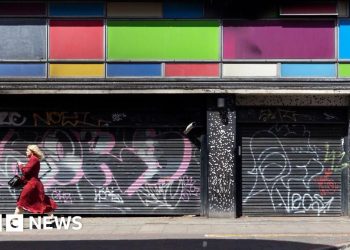 Starmer anunciará más efectivo para áreas descuidadas