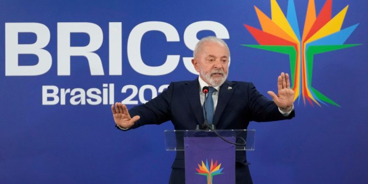 Lula de Brasil dice que los buques de guerra estadounidenses en el Caribe son una fuente de 'tensión' | Noticias de conflicto