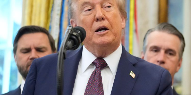 Trump dice que nos golpeó a otro recipiente de drogas venezolano, matando a tres | Noticias