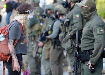 Trump autoriza a los militares a usar la 'fuerza completa' en Portland