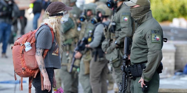 Trump autoriza a los militares a usar la 'fuerza completa' en Portland