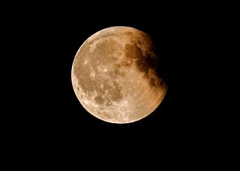 En la foto: Total 'Blood Moon' Eclipse lunar en el Reino Unido