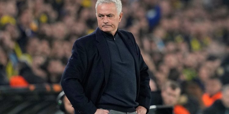 Mourinho a Punto de Ser El Técnico de Otamendi y Los Demás Argentinos del Benfica :: Olé