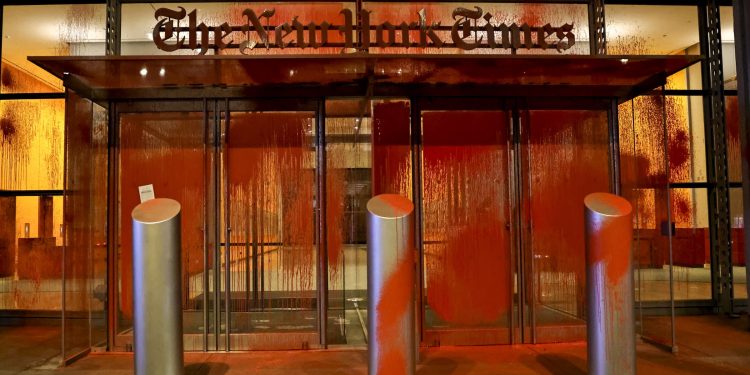 Los activistas condenan el arresto del fotógrafo de protesta de Nueva York Alexa Wilkinson