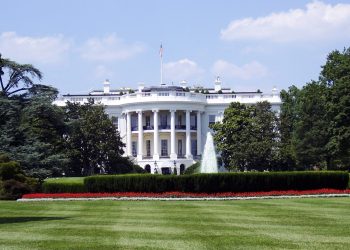 La Casa Blanca Defiende la Legalidad del Ataque Contra Presunta Narcolancha Venezolana