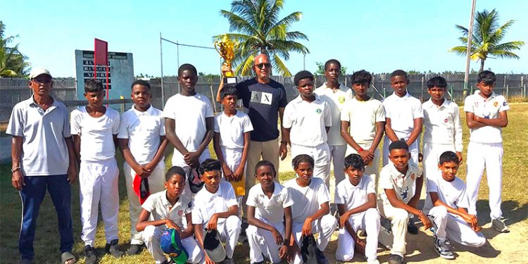 Rhty & SC derrotó a Albion en el Campeonato Poonai Pharmacy U-13.