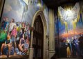 Mural en expansión en apoyo de inmigrantes presentado en la Catedral de San Patricio