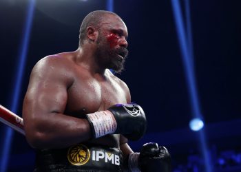 Frank Warren ofrece la actualización de Derek Chisora ​​como ojos veteranos de peso pesado 50th Fight