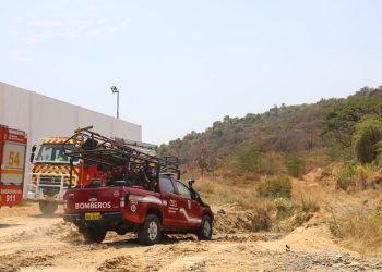 50 Bomberos Tratan de Liquidar Incendio en Zona Alta de Cerro Colorado: Piden apoyo Aéreo | Seguridad | Noticias