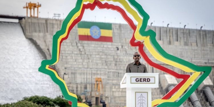 Etiopía abre la presa más grande de África, enojando a Egipto
